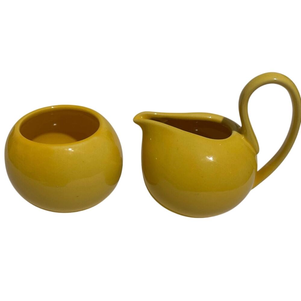 Livestrong by Chantal designed in usa made in China 2006 creamer& sugar bowl 7oz